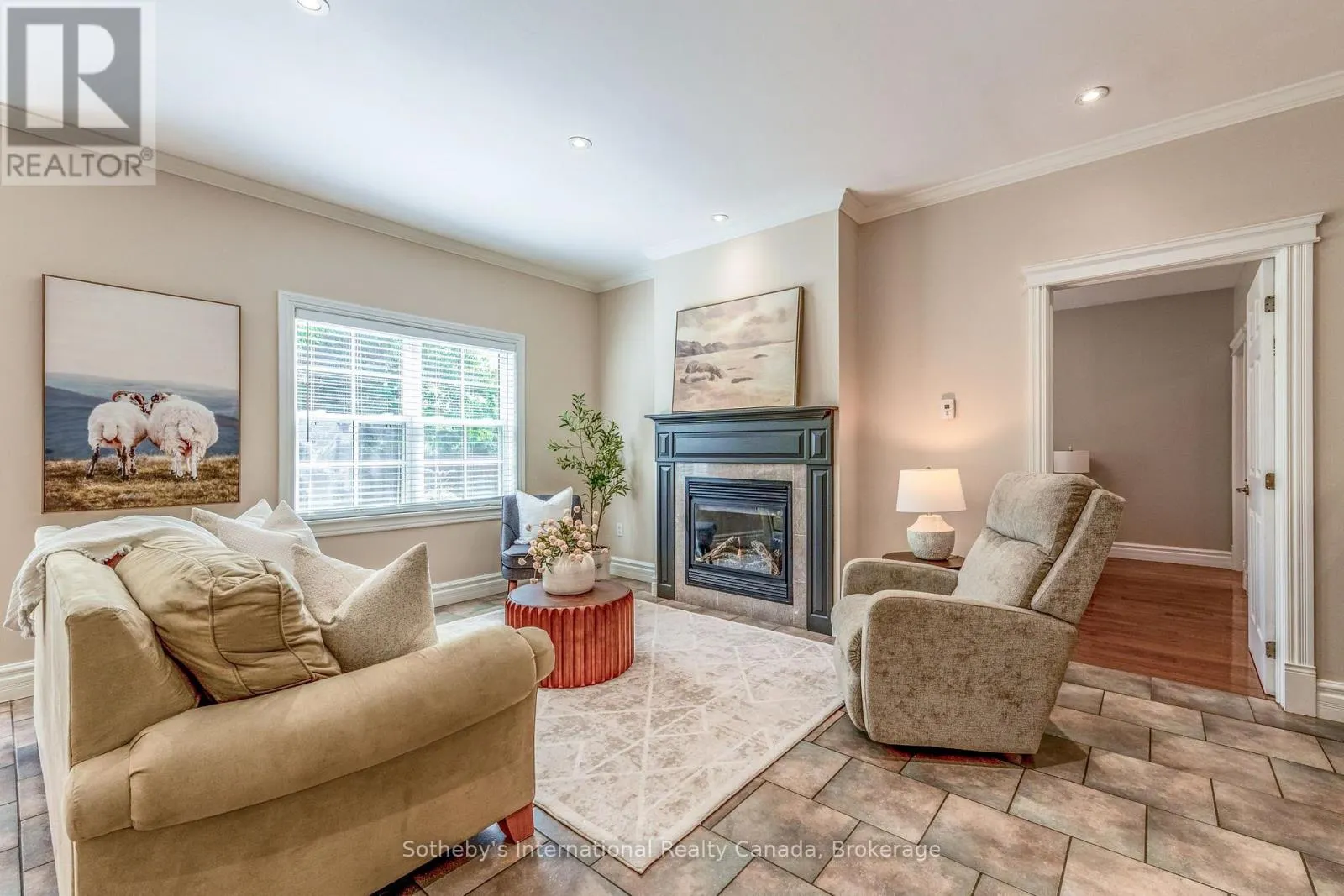 75 EDWARD STREET E