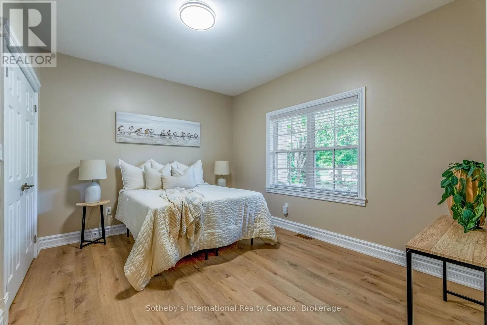 75 EDWARD STREET E