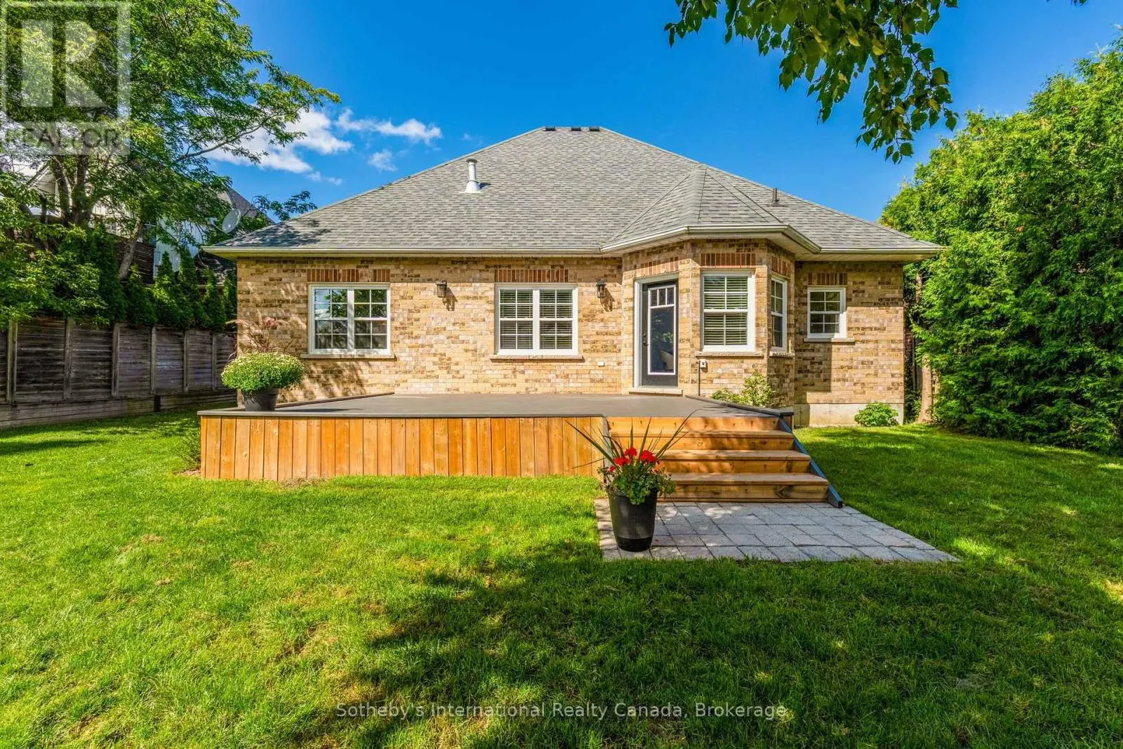 75 EDWARD STREET E