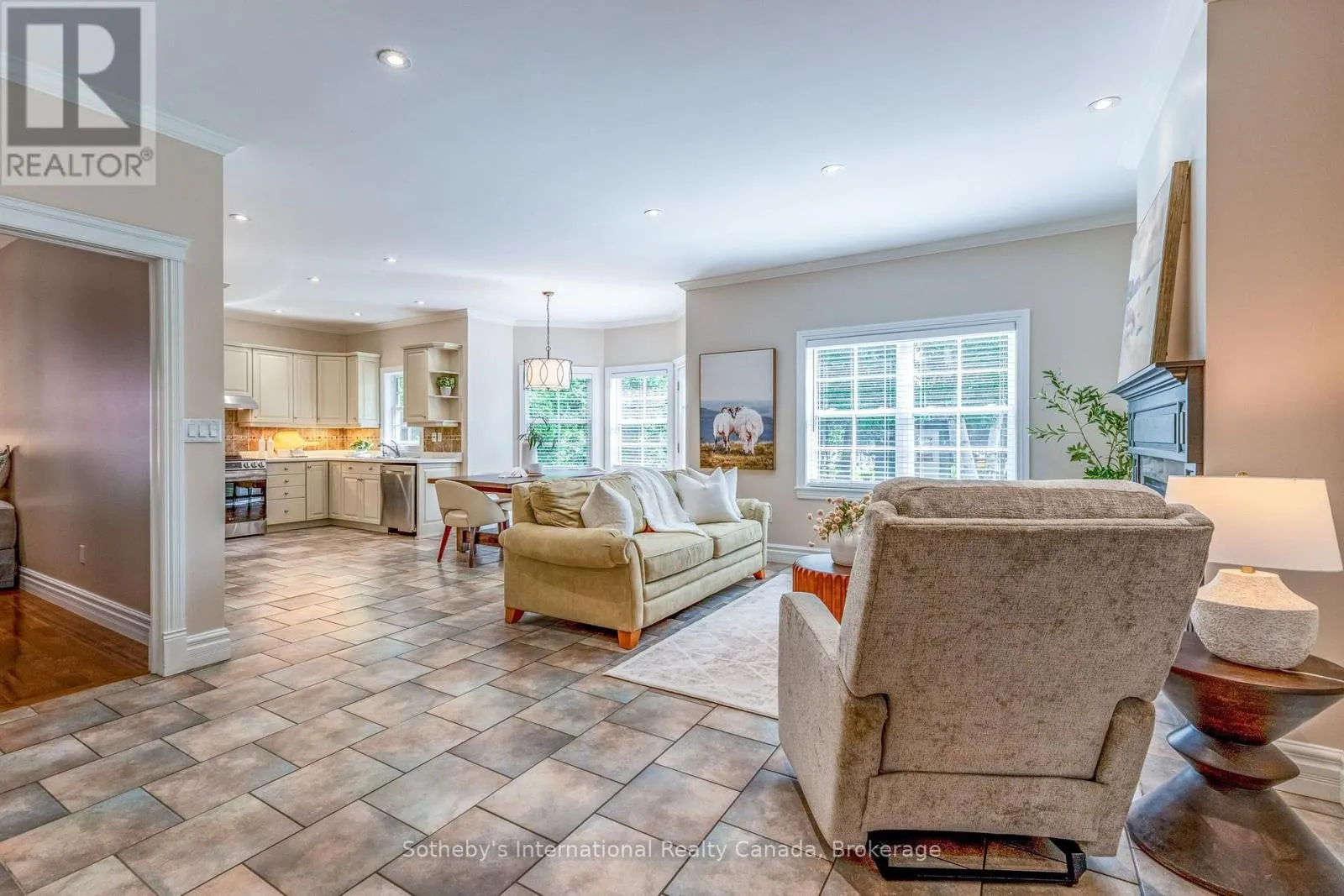 75 EDWARD STREET E