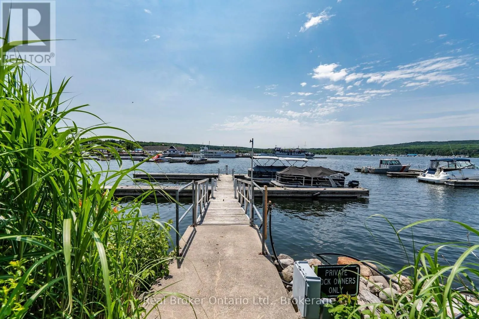 302 - 4 BECK BOULEVARD #302