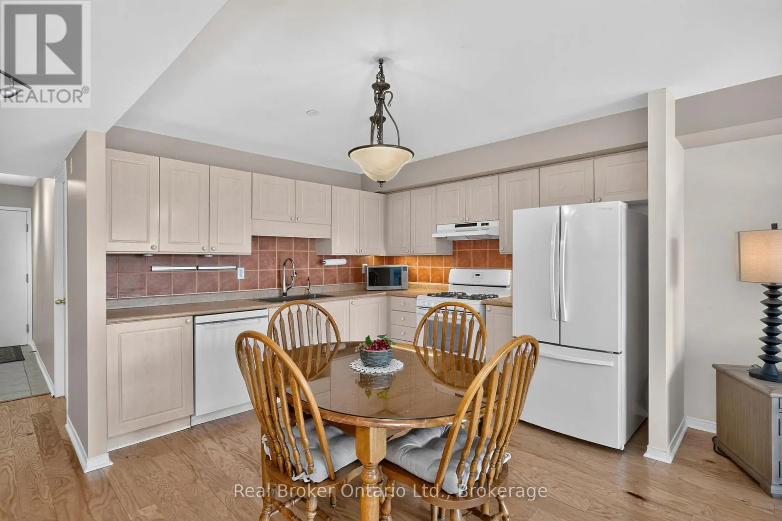 302 - 4 BECK BOULEVARD #302