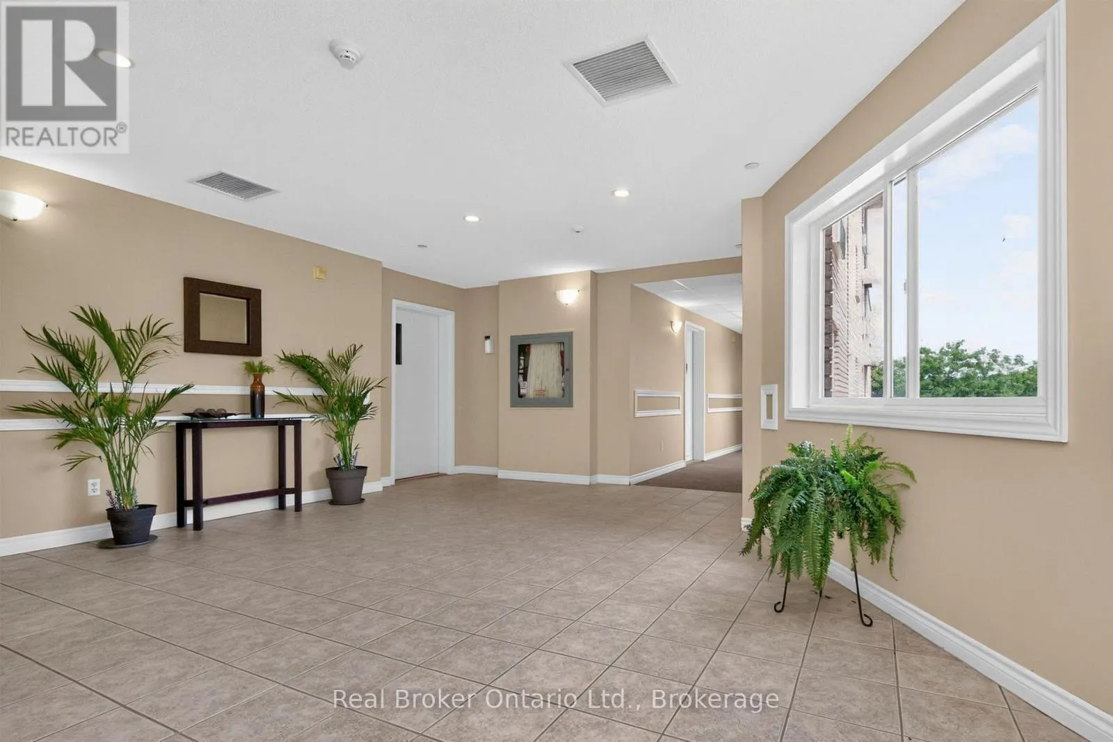 302 - 4 BECK BOULEVARD #302