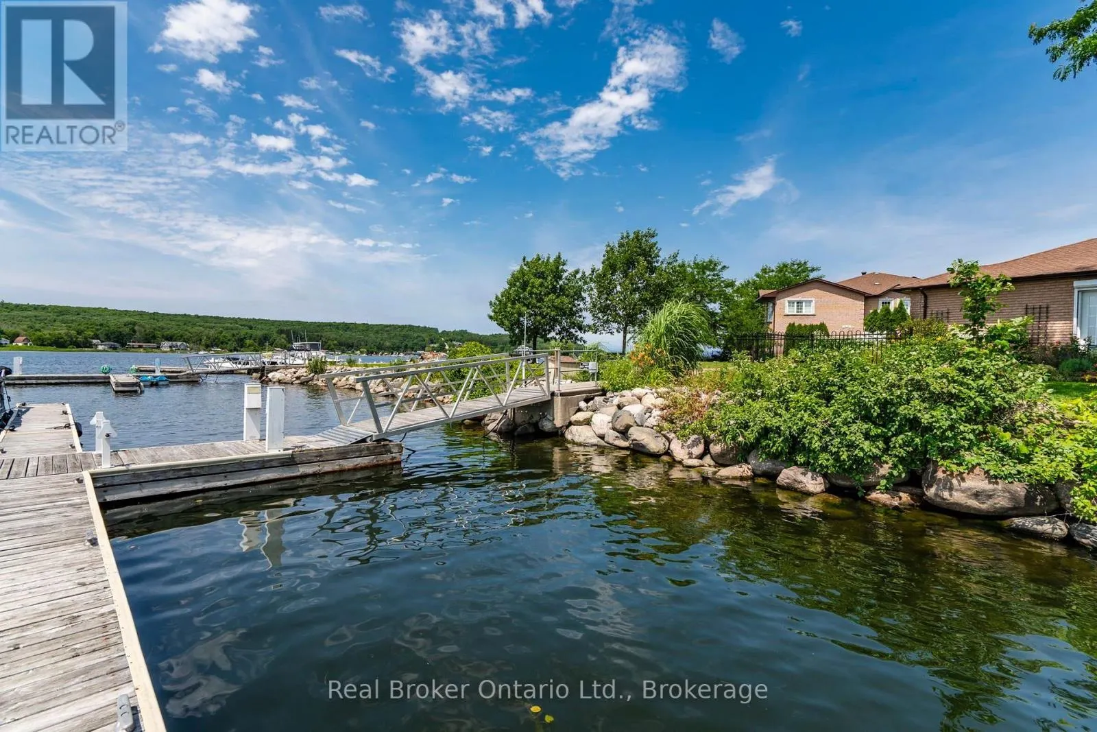 302 - 4 BECK BOULEVARD #302