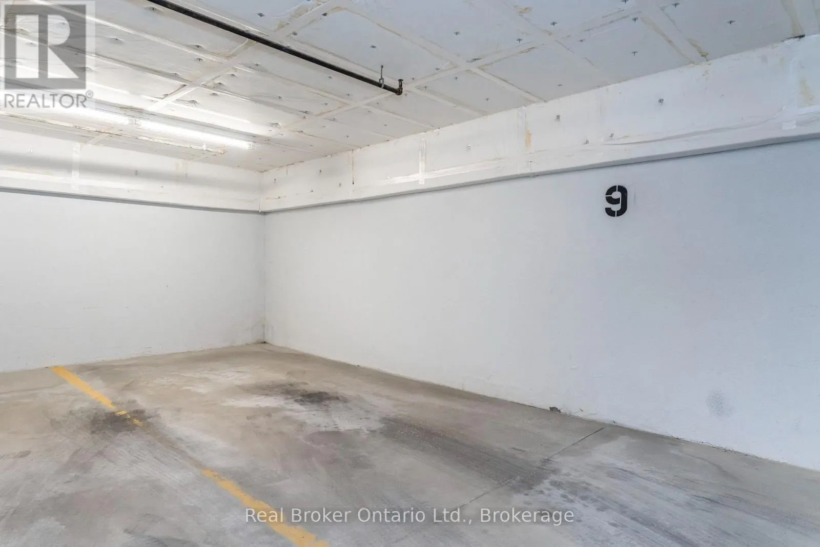 302 - 4 BECK BOULEVARD #302