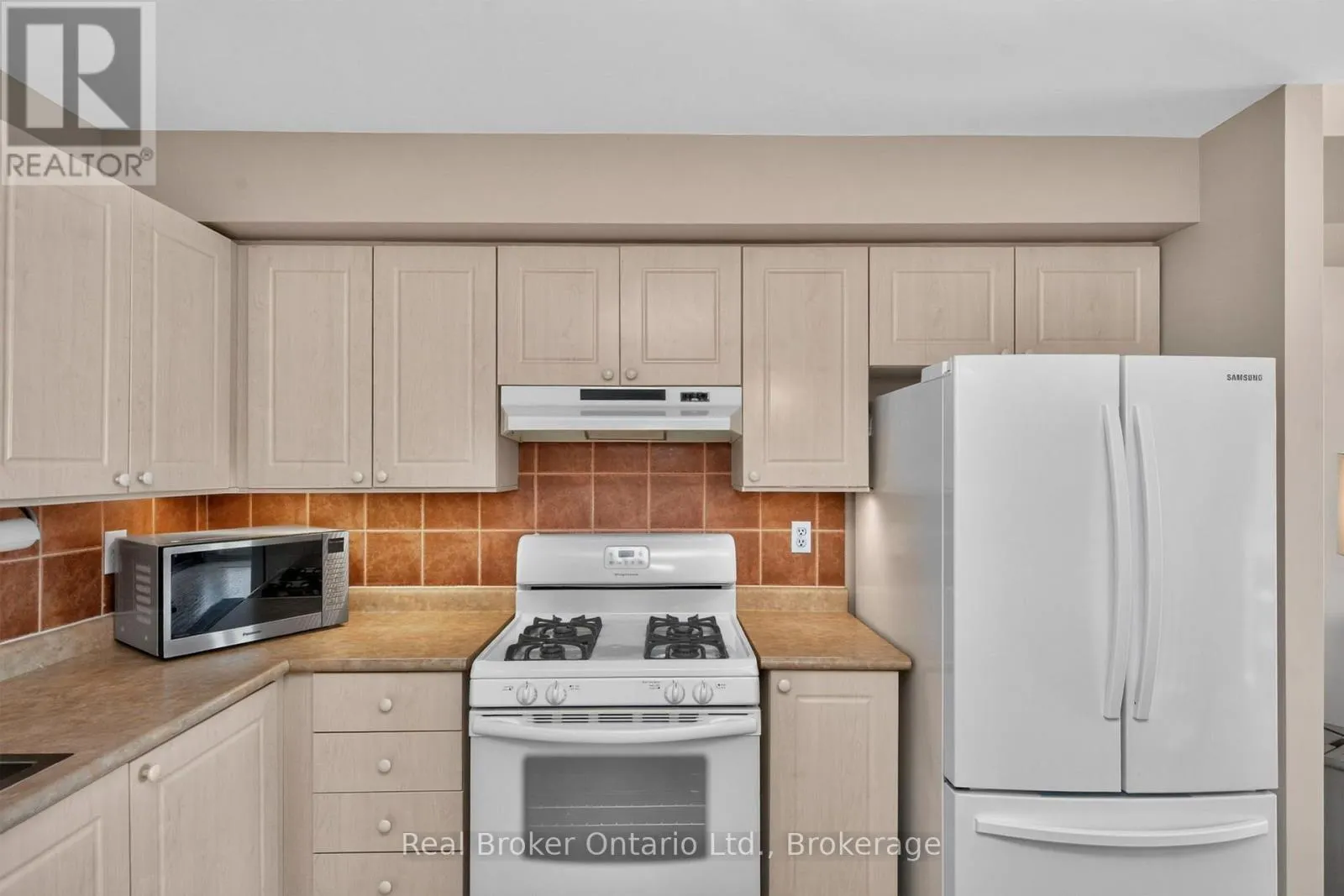302 - 4 BECK BOULEVARD #302