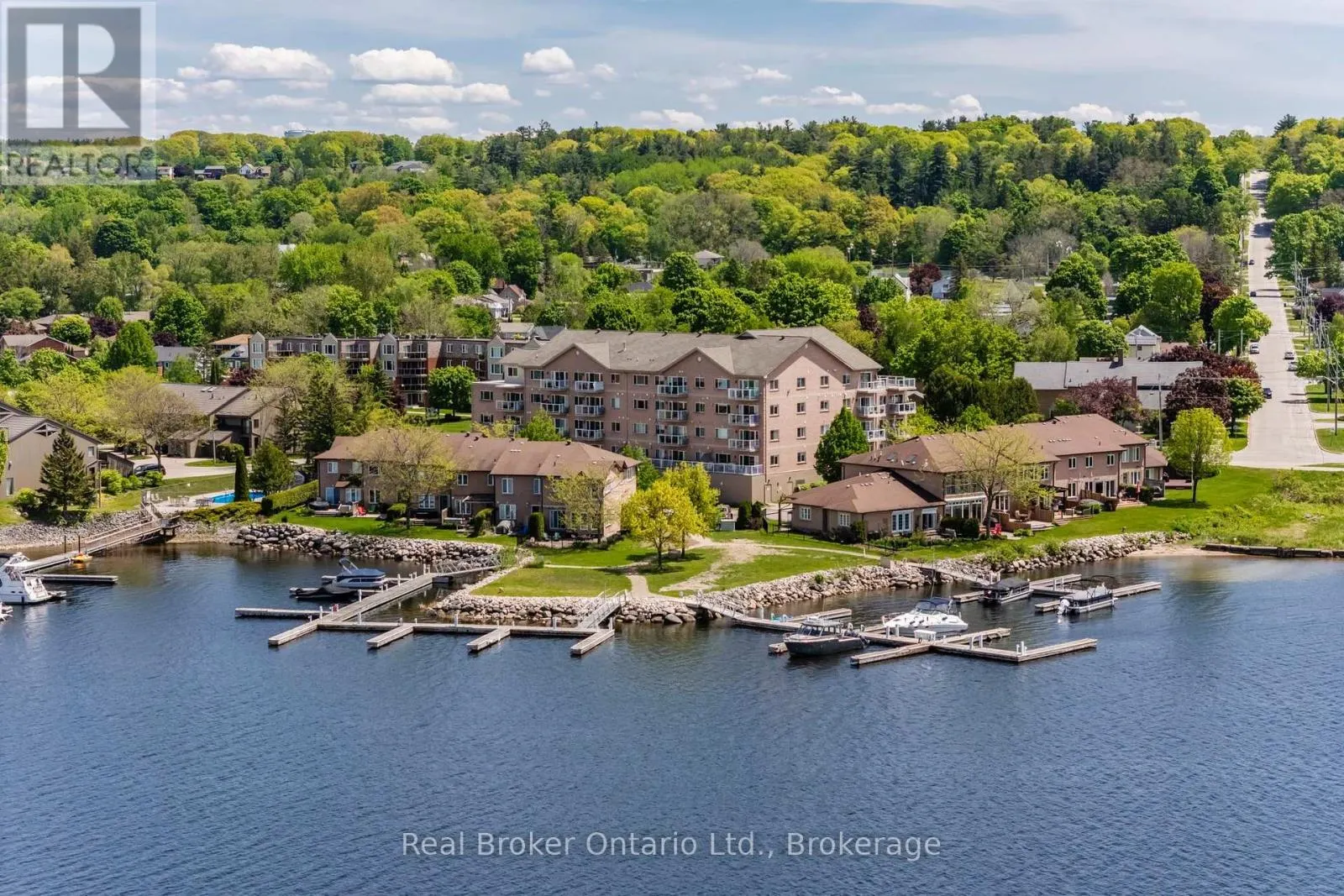 302 - 4 BECK BOULEVARD #302