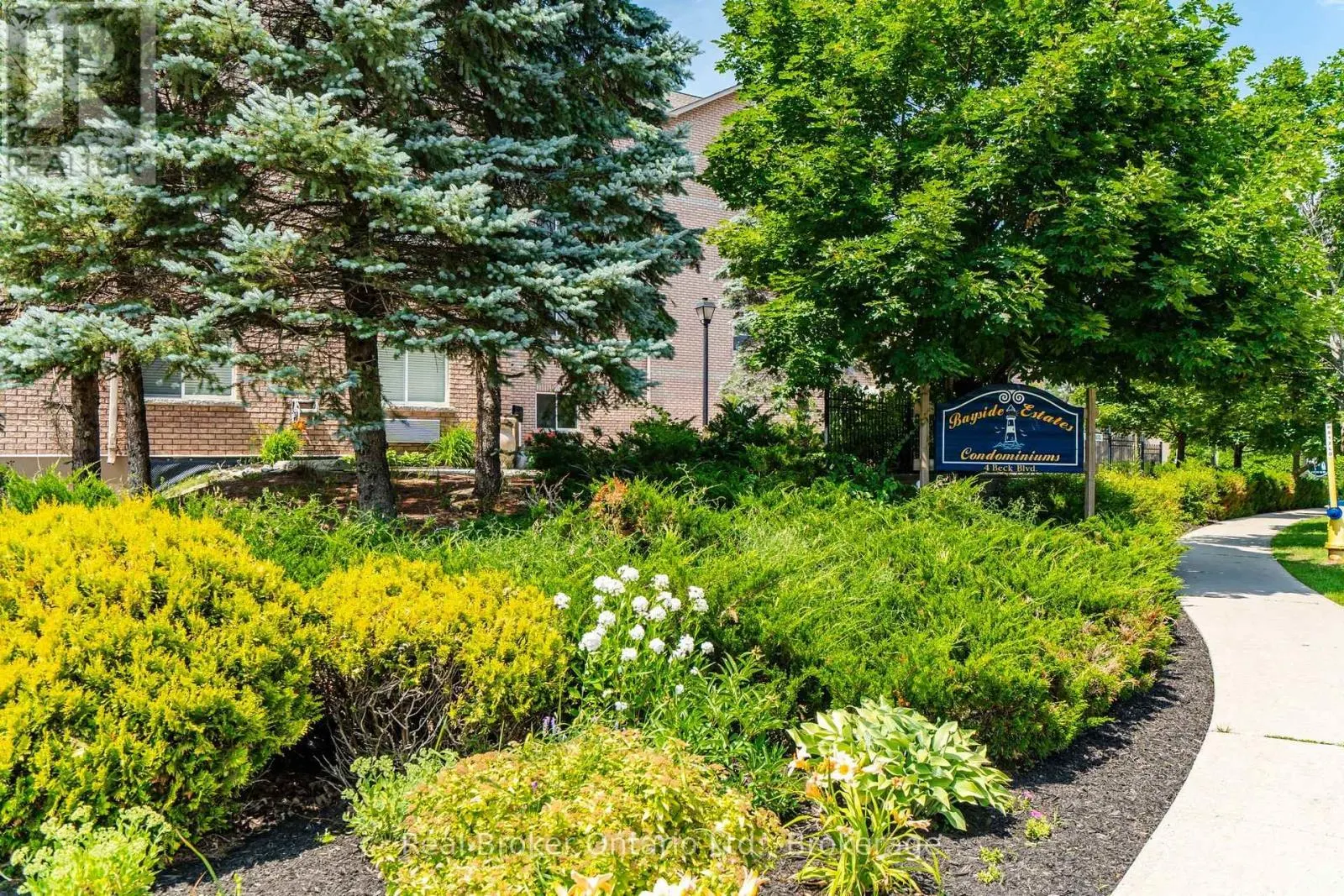 302 - 4 BECK BOULEVARD #302