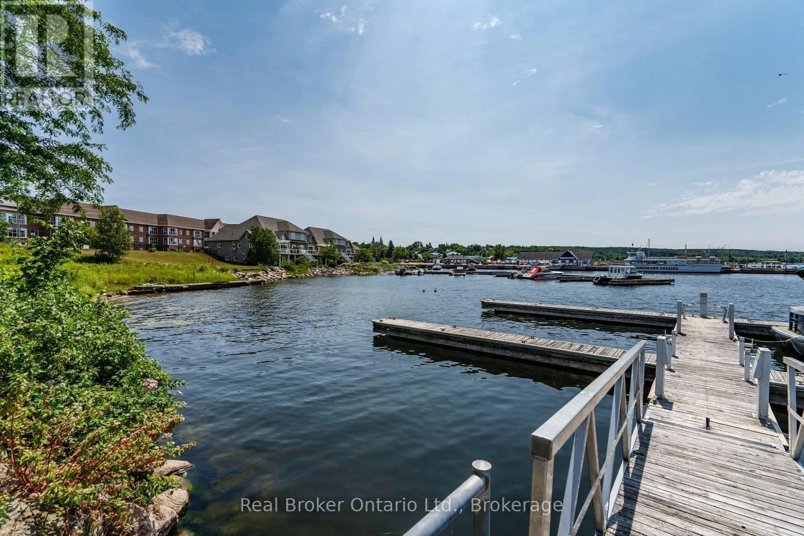 302 - 4 BECK BOULEVARD #302