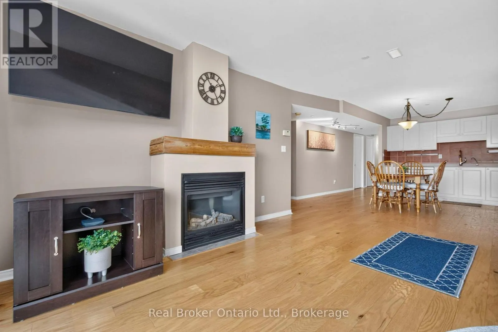 302 - 4 BECK BOULEVARD #302