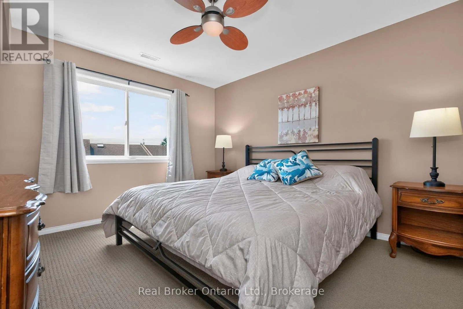 302 - 4 BECK BOULEVARD #302