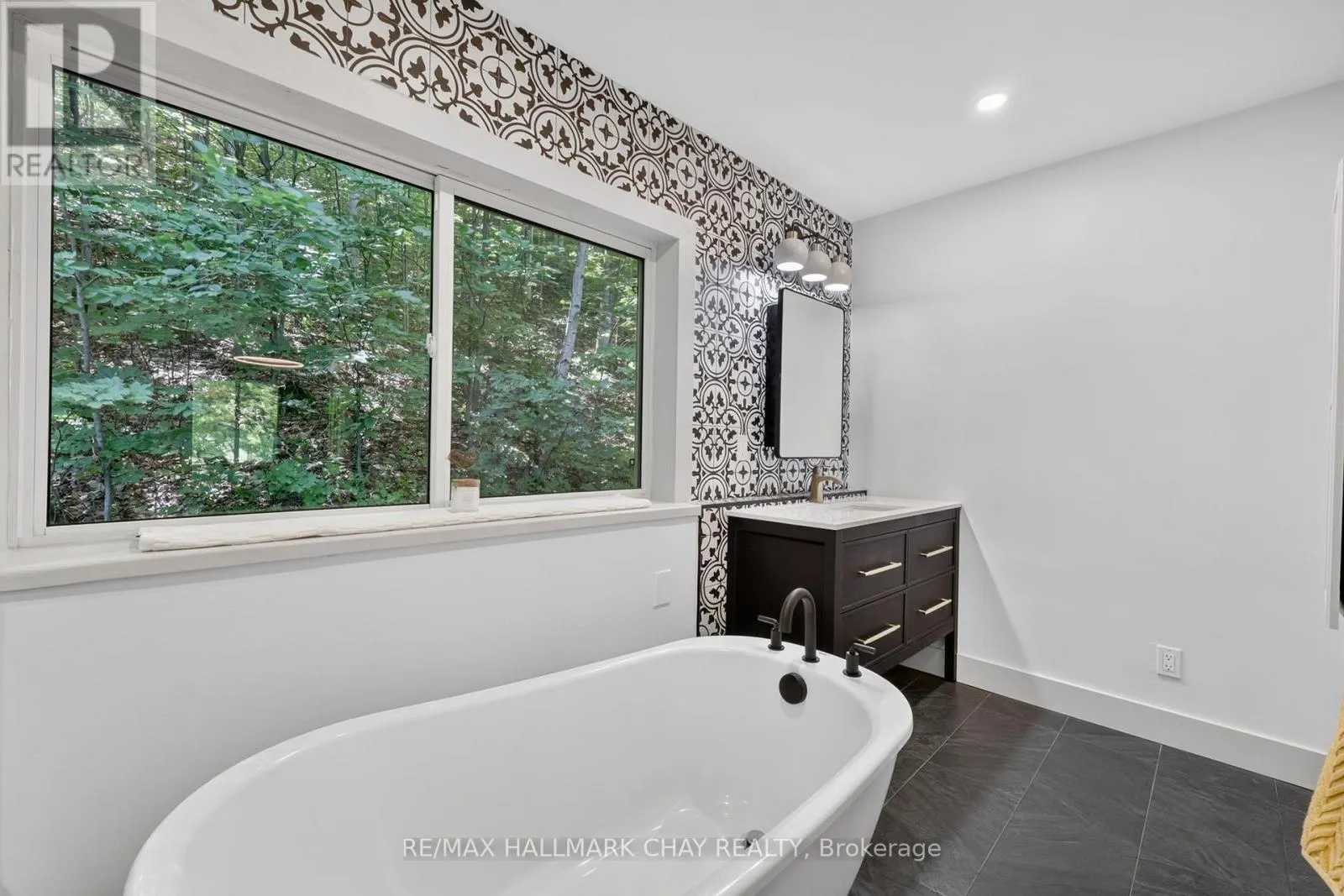 23 ALGONQUIN TRAIL
