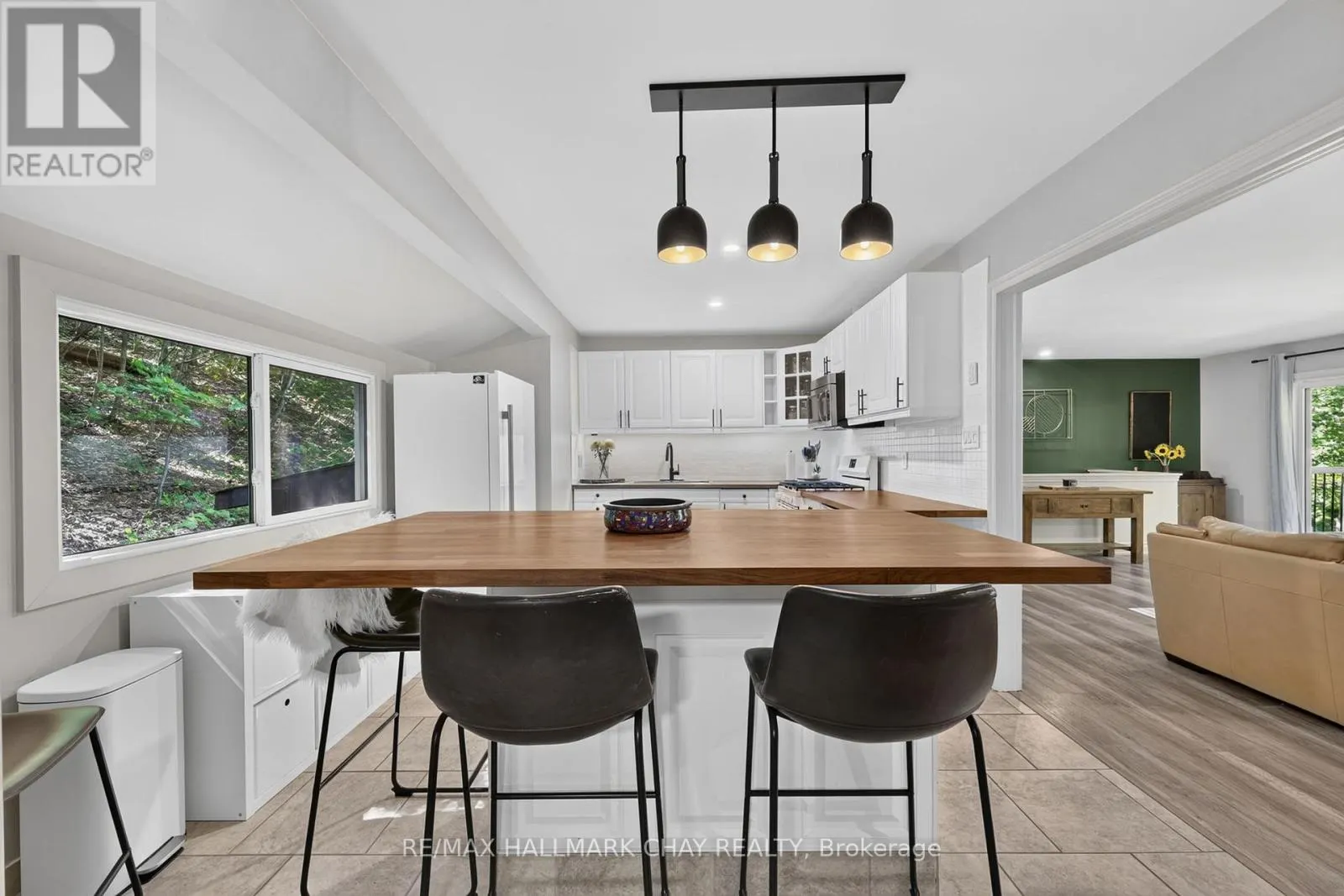 23 ALGONQUIN TRAIL