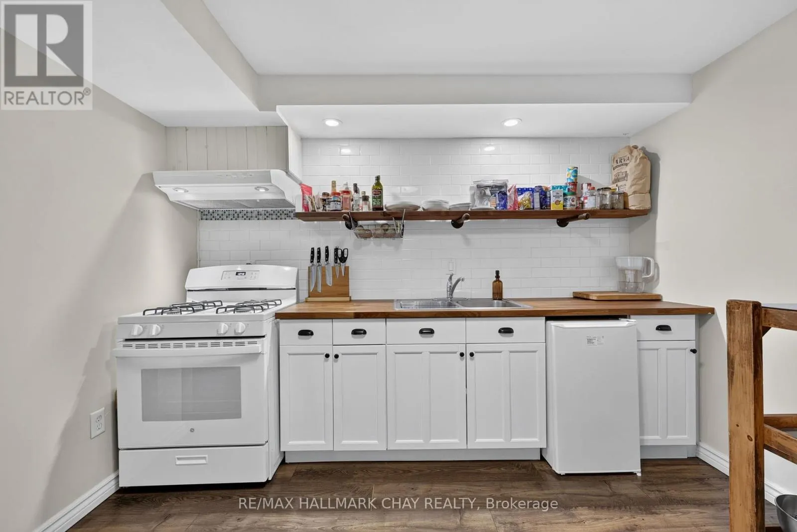 23 ALGONQUIN TRAIL