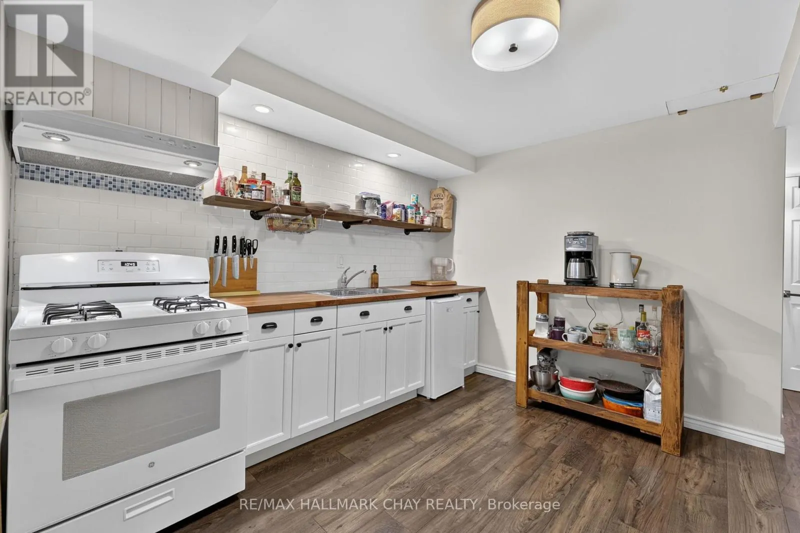 23 ALGONQUIN TRAIL
