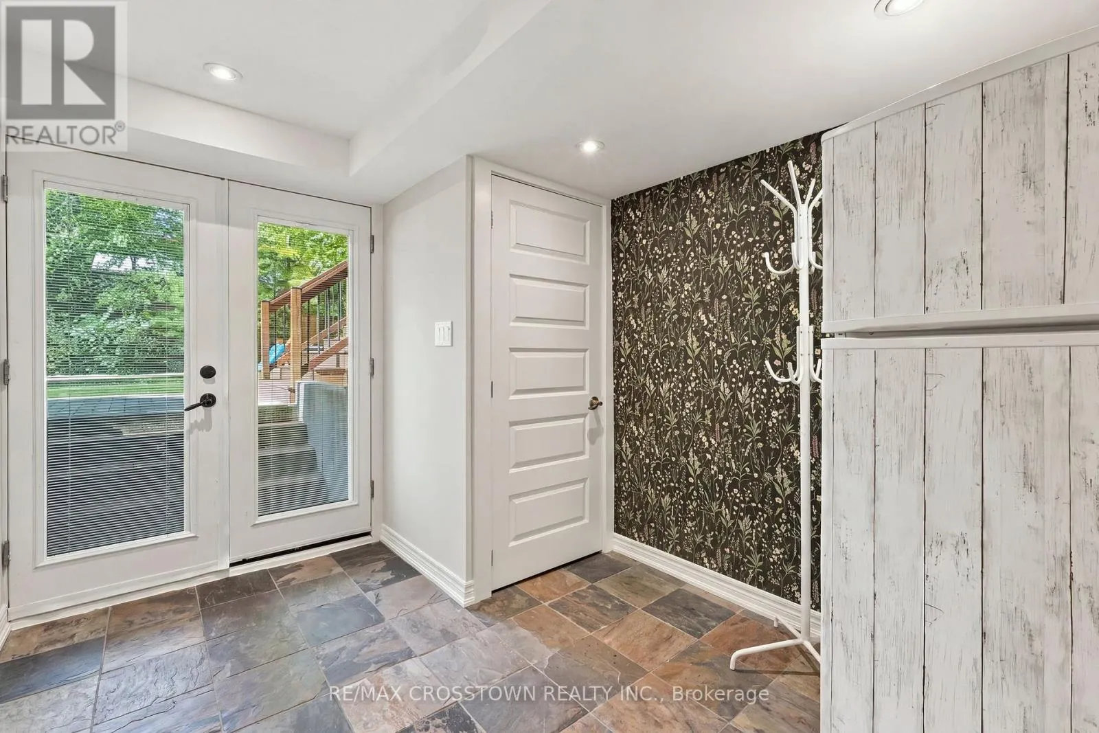 20 IDLEWOOD DRIVE