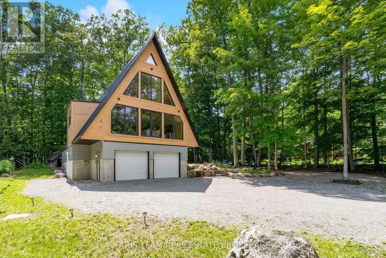1490 CHAMPLAIN ROAD