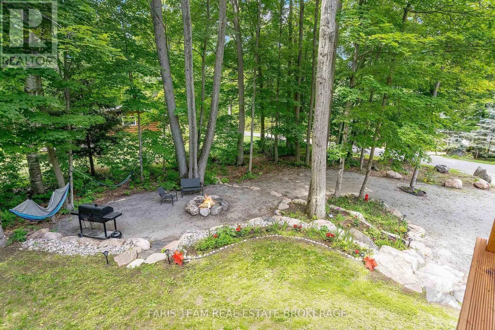 1490 CHAMPLAIN ROAD