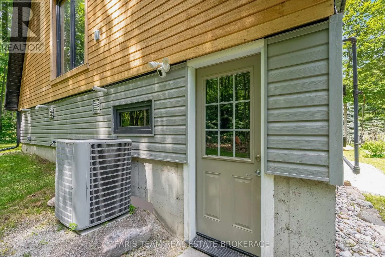 1490 CHAMPLAIN ROAD