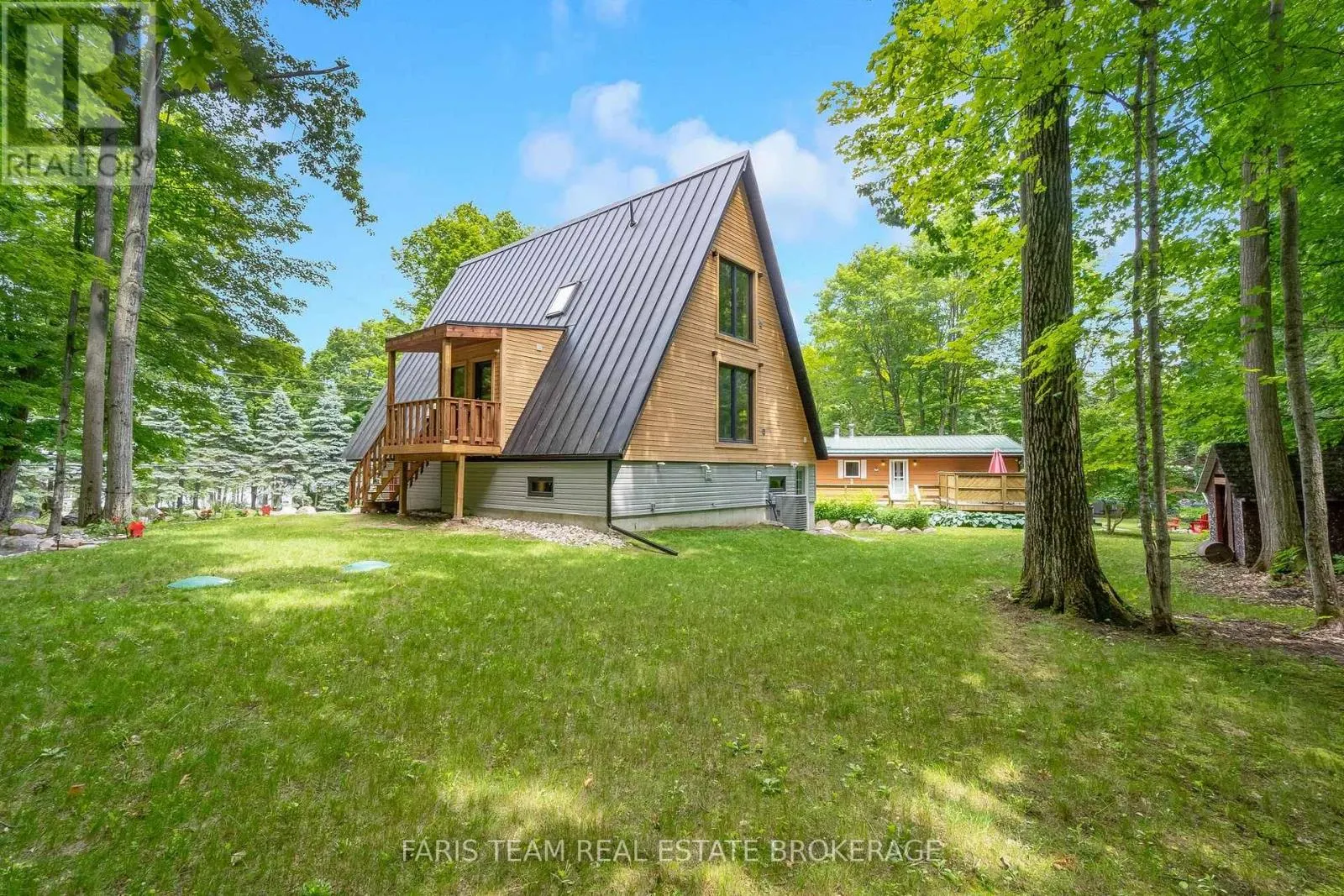1490 CHAMPLAIN ROAD
