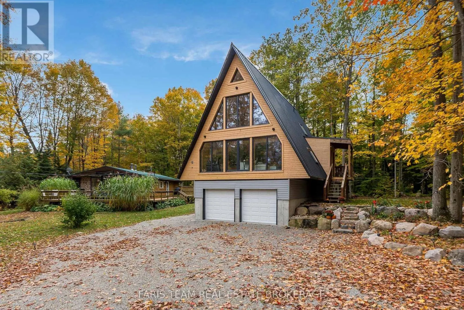 1490 CHAMPLAIN ROAD