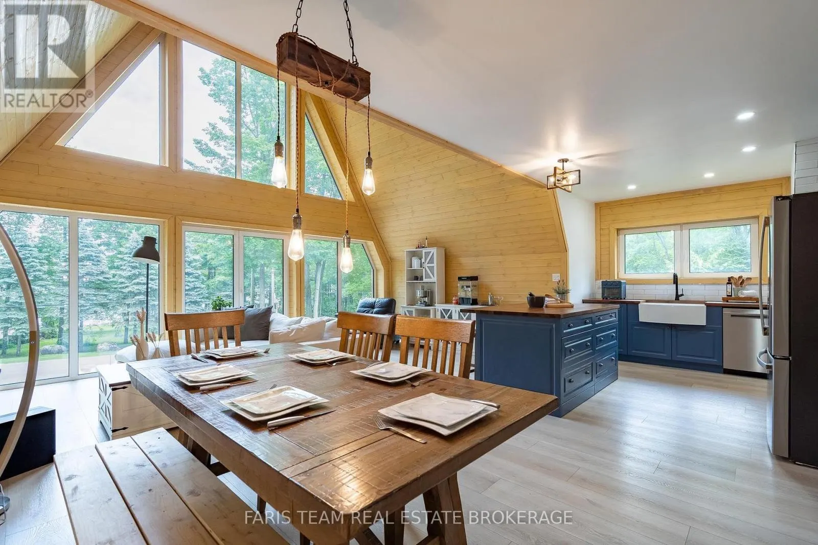 1490 CHAMPLAIN ROAD