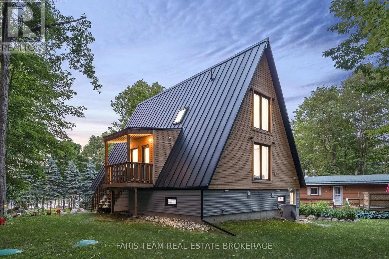 1490 CHAMPLAIN ROAD