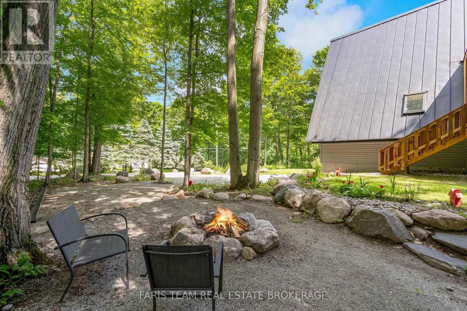 1490 CHAMPLAIN ROAD