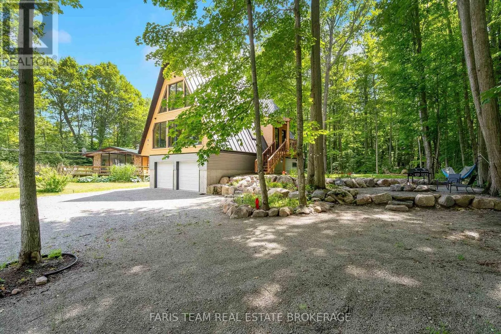1490 CHAMPLAIN ROAD