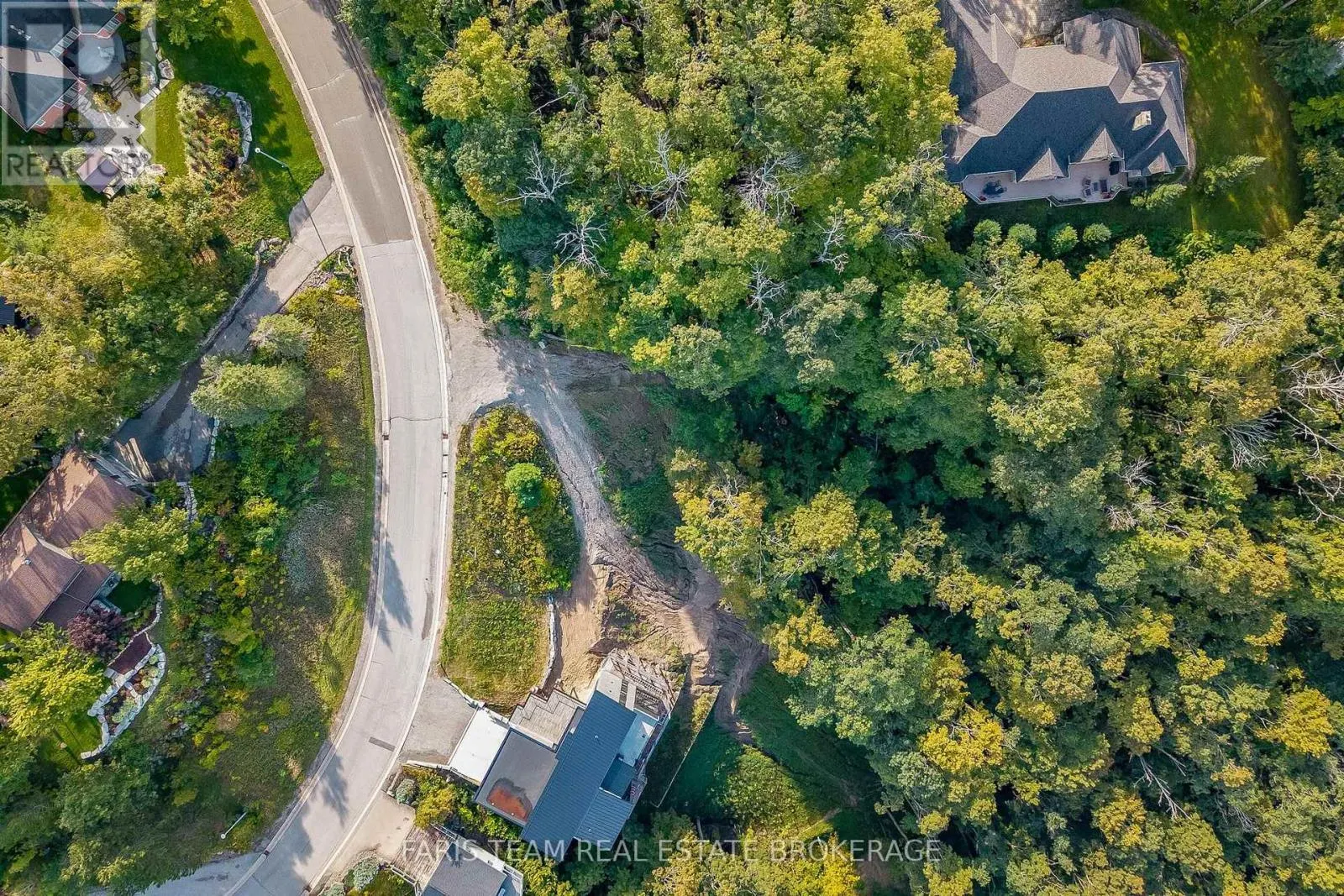 3 VALLEYCREST DRIVE