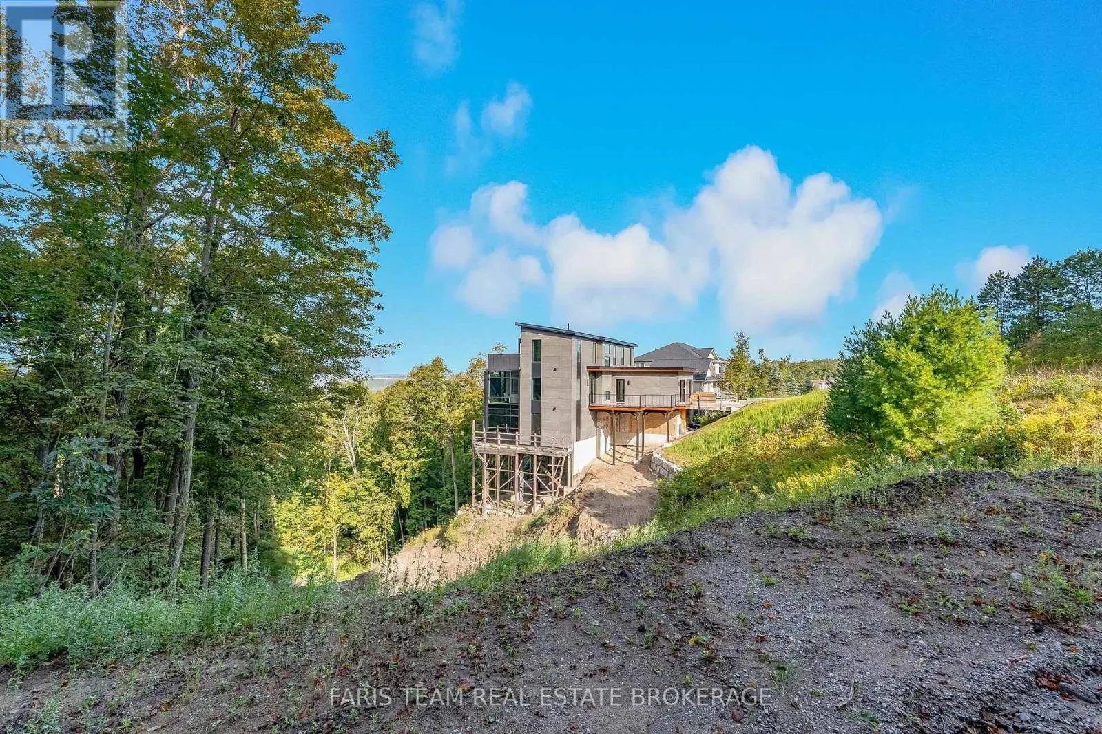 3 VALLEYCREST DRIVE
