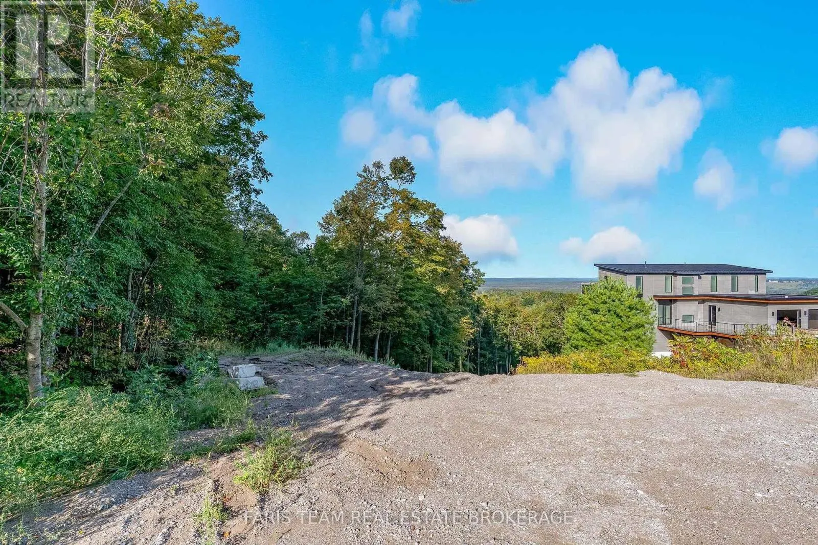 3 VALLEYCREST DRIVE