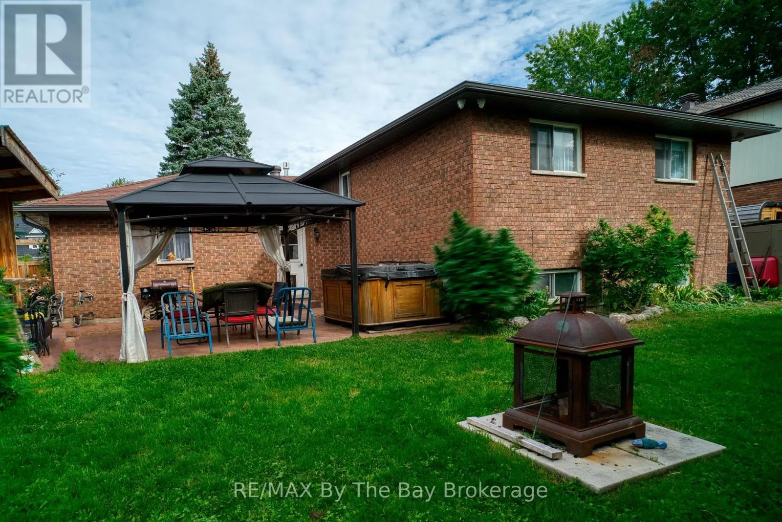 247 SIMCOE STREET