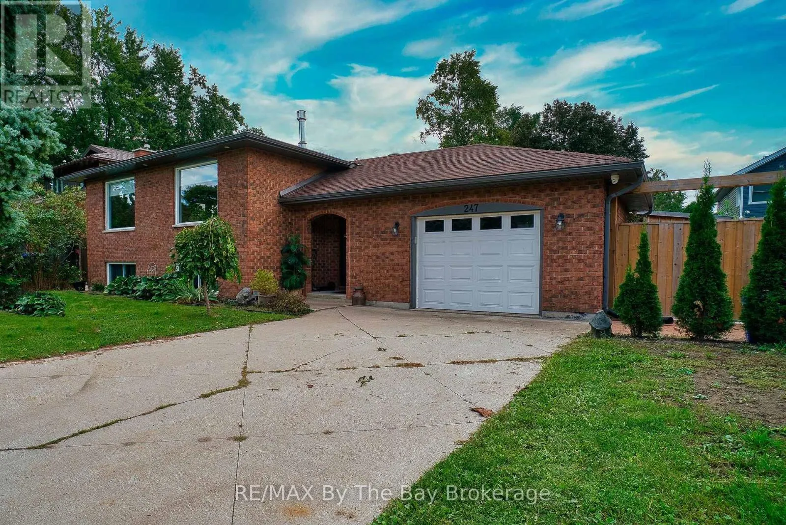 247 SIMCOE STREET