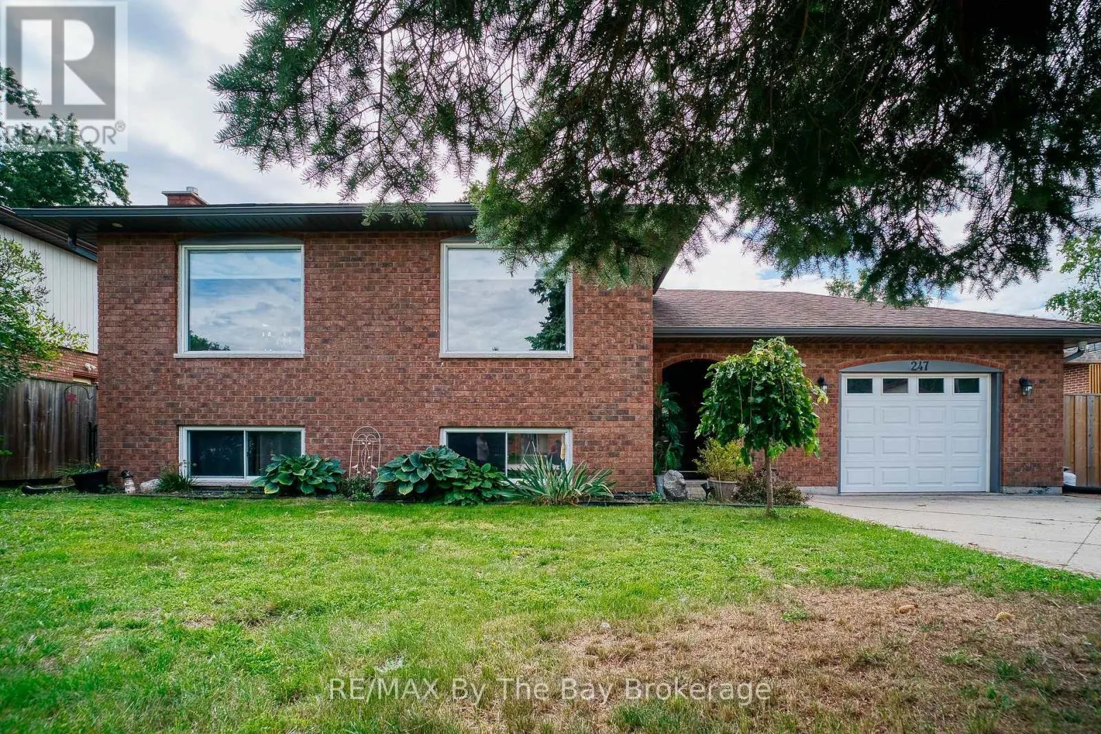 247 SIMCOE STREET