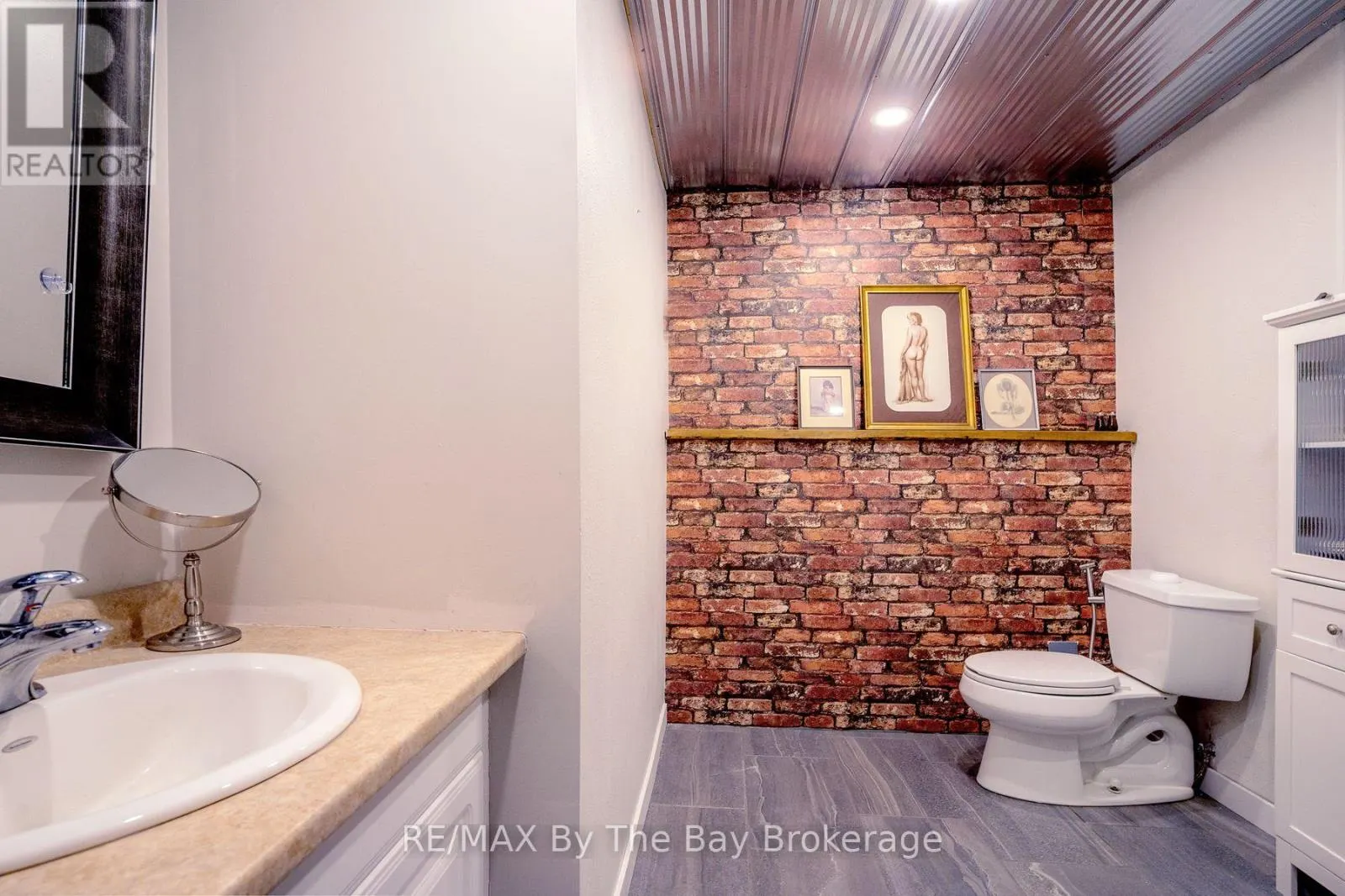 247 SIMCOE STREET