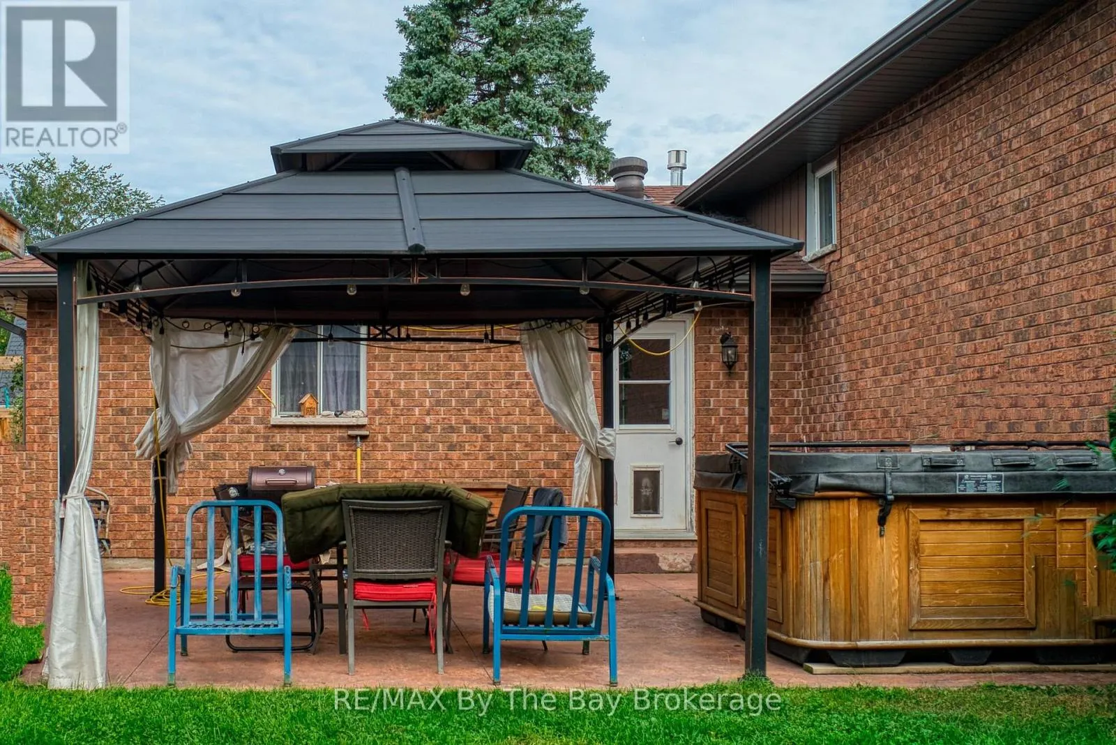 247 SIMCOE STREET