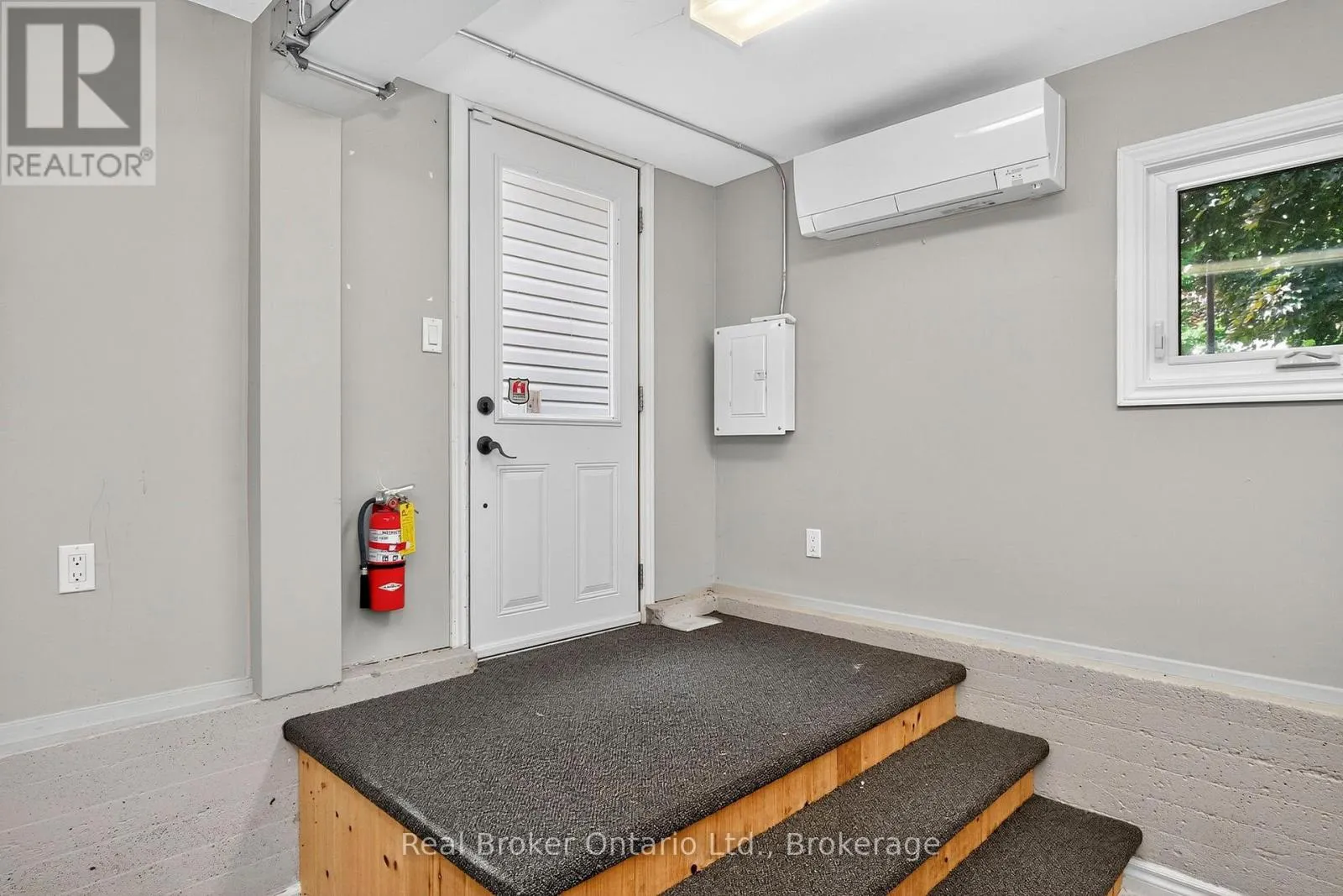 3 - 600 HUGEL AVENUE #3