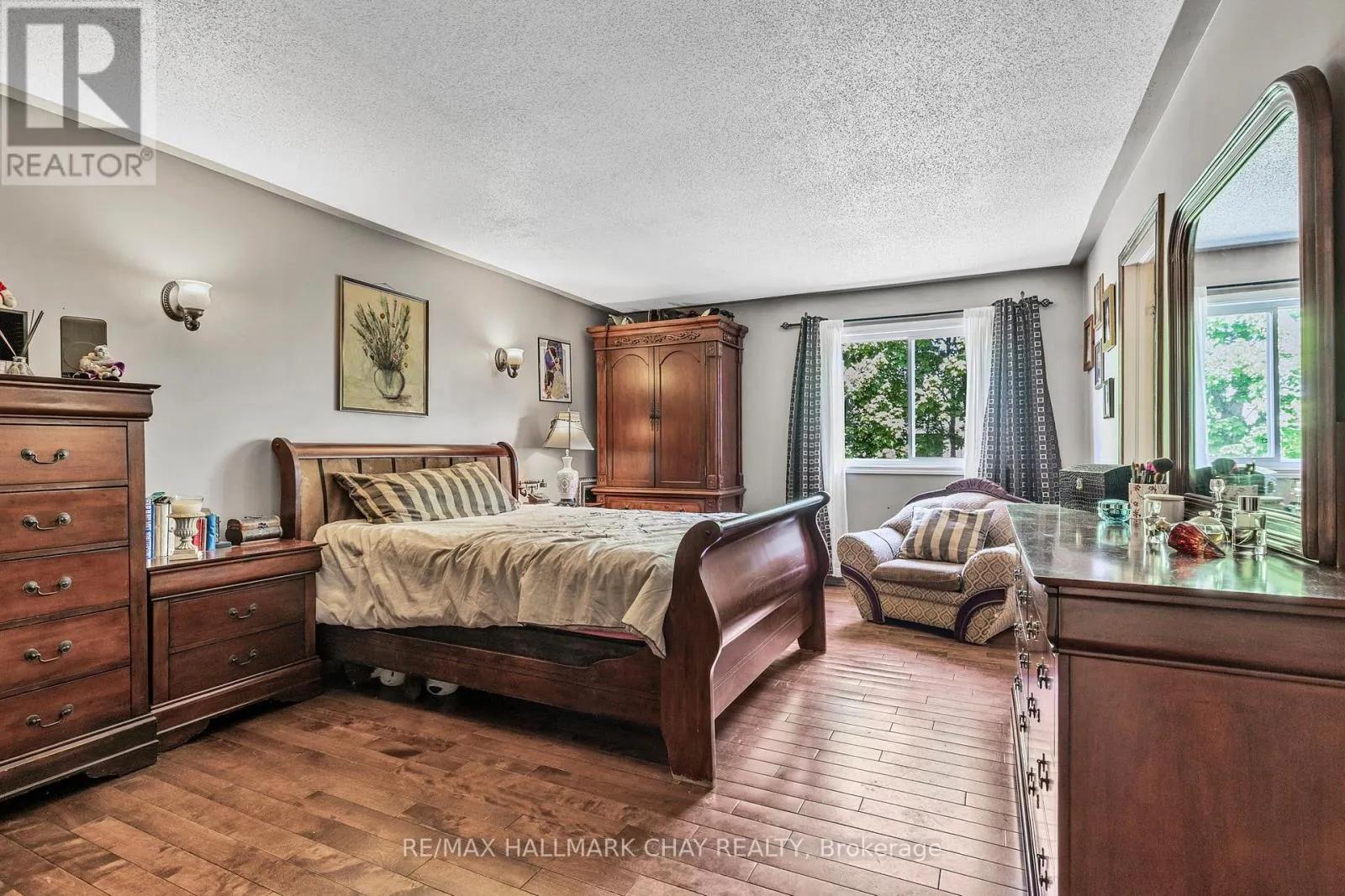 2 OLD HICKORY LANE
