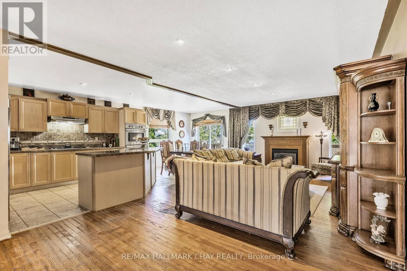 2 OLD HICKORY LANE