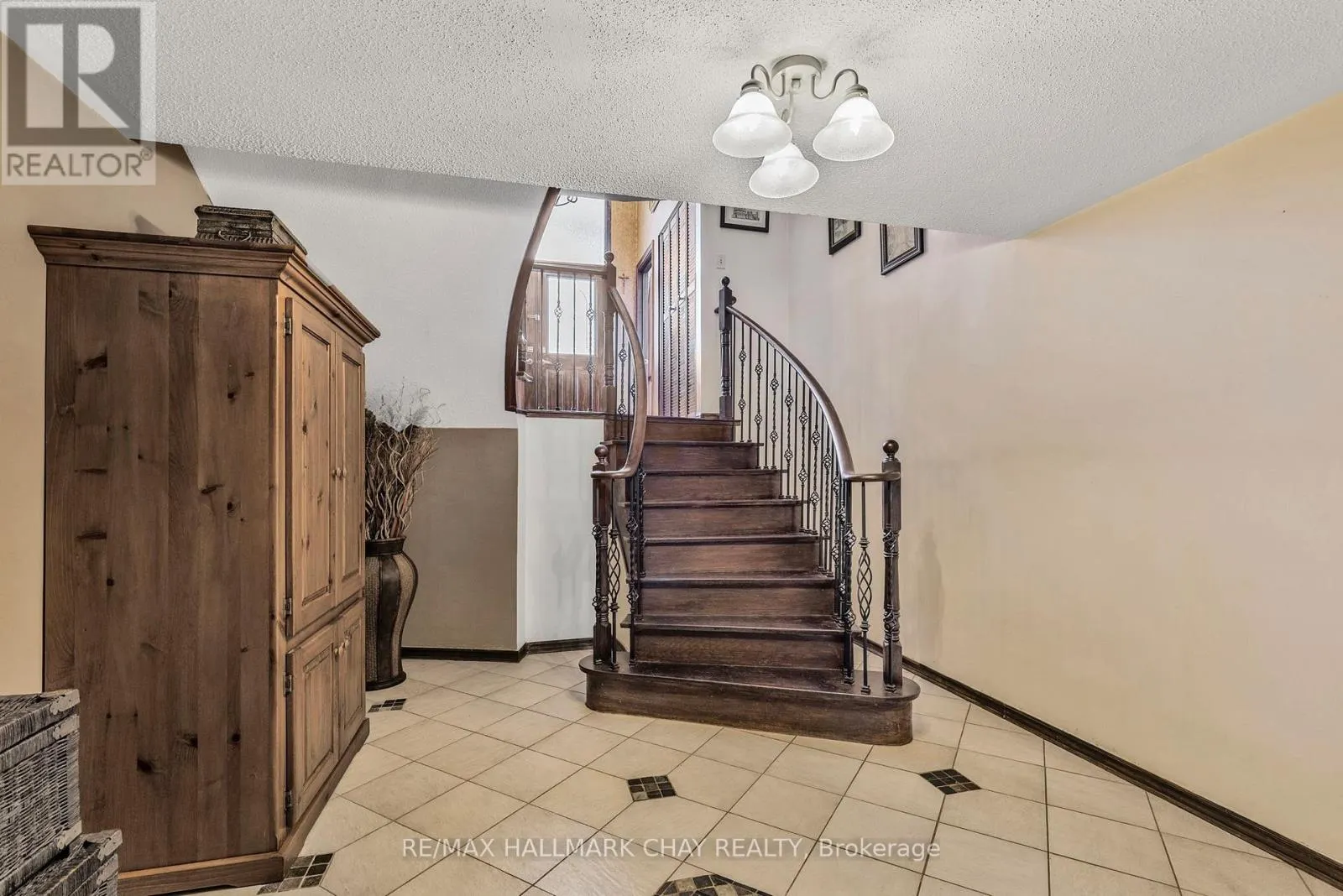 2 OLD HICKORY LANE