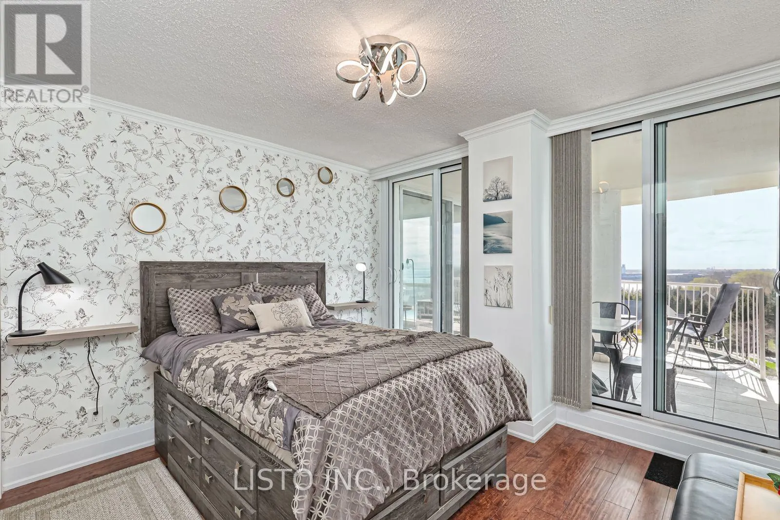 905 - 24 RAMBLINGS WAY