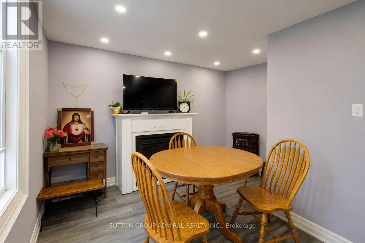 UPPER 2 FLOORS - 121 SEVENTH STREET