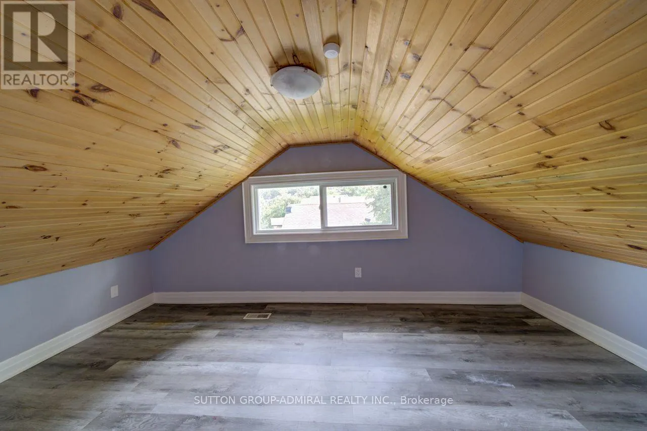 UPPER 2 FLOORS - 121 SEVENTH STREET