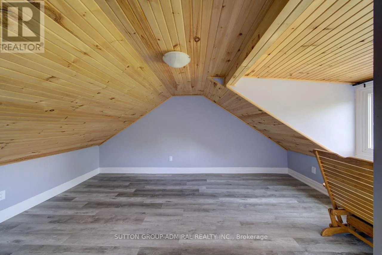 UPPER 2 FLOORS - 121 SEVENTH STREET