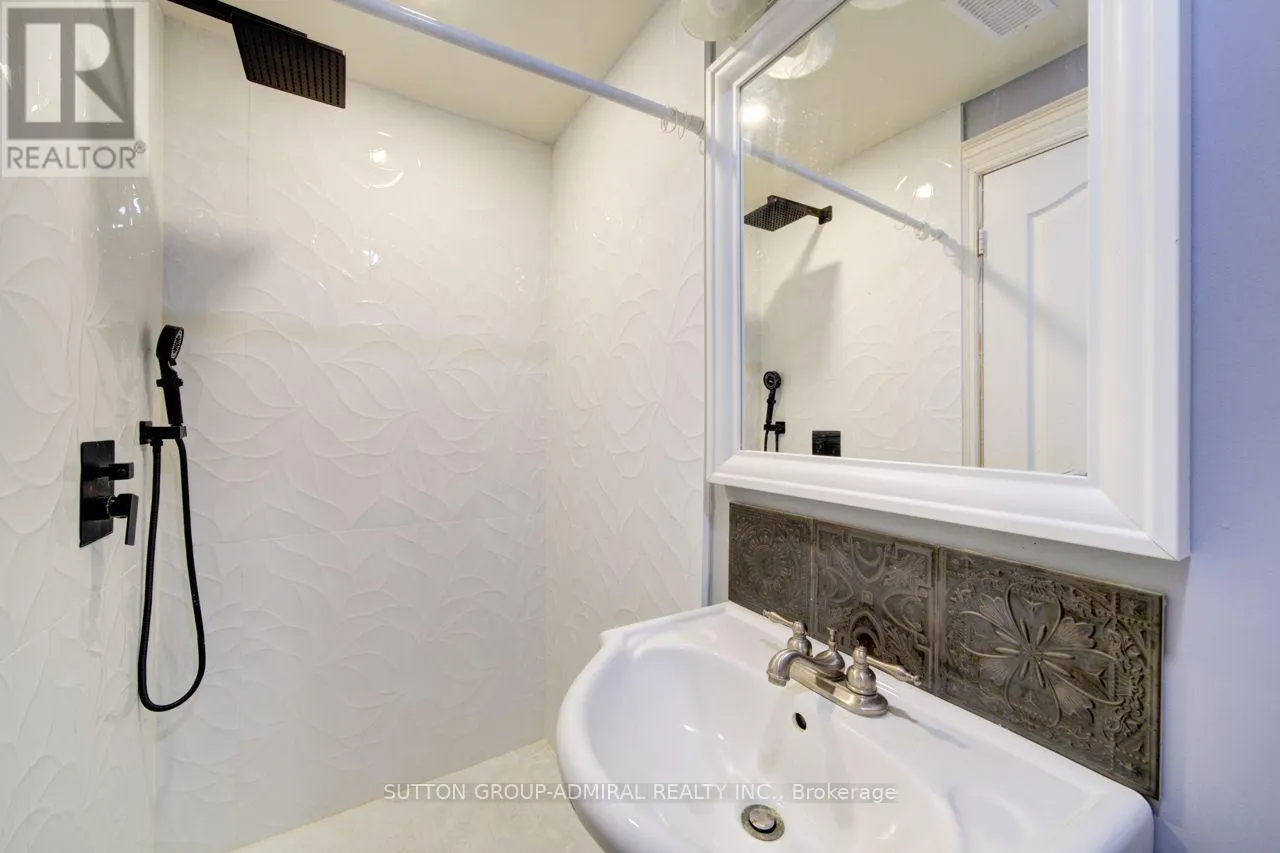 UPPER 2 FLOORS - 121 SEVENTH STREET