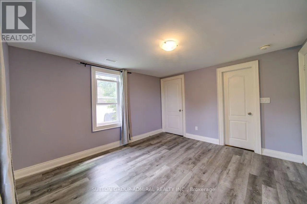 UPPER 2 FLOORS - 121 SEVENTH STREET