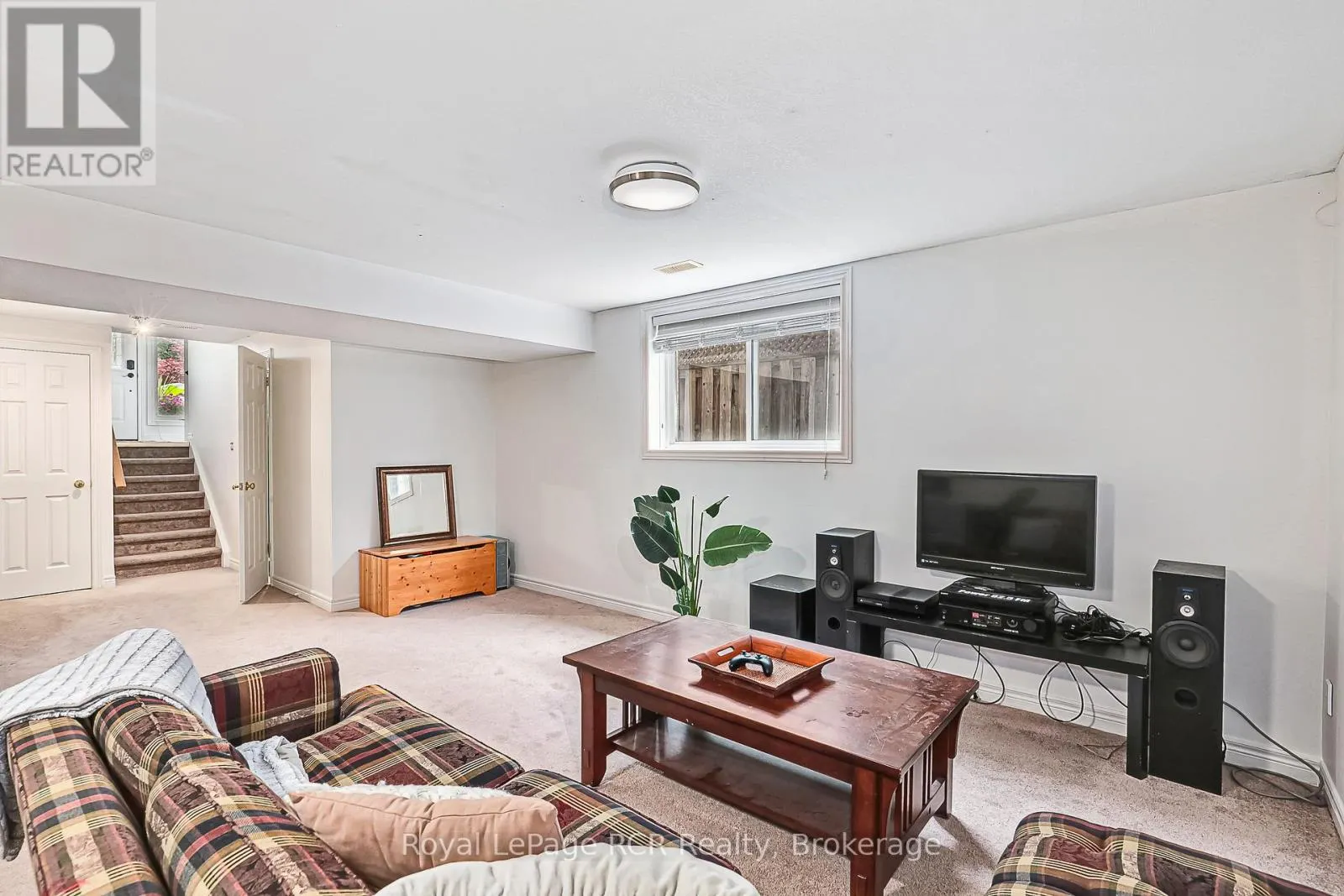 23 MARINA CRESCENT