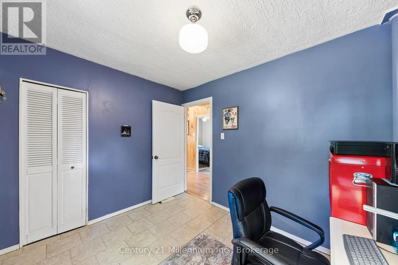 25 GLENDALE AVENUE