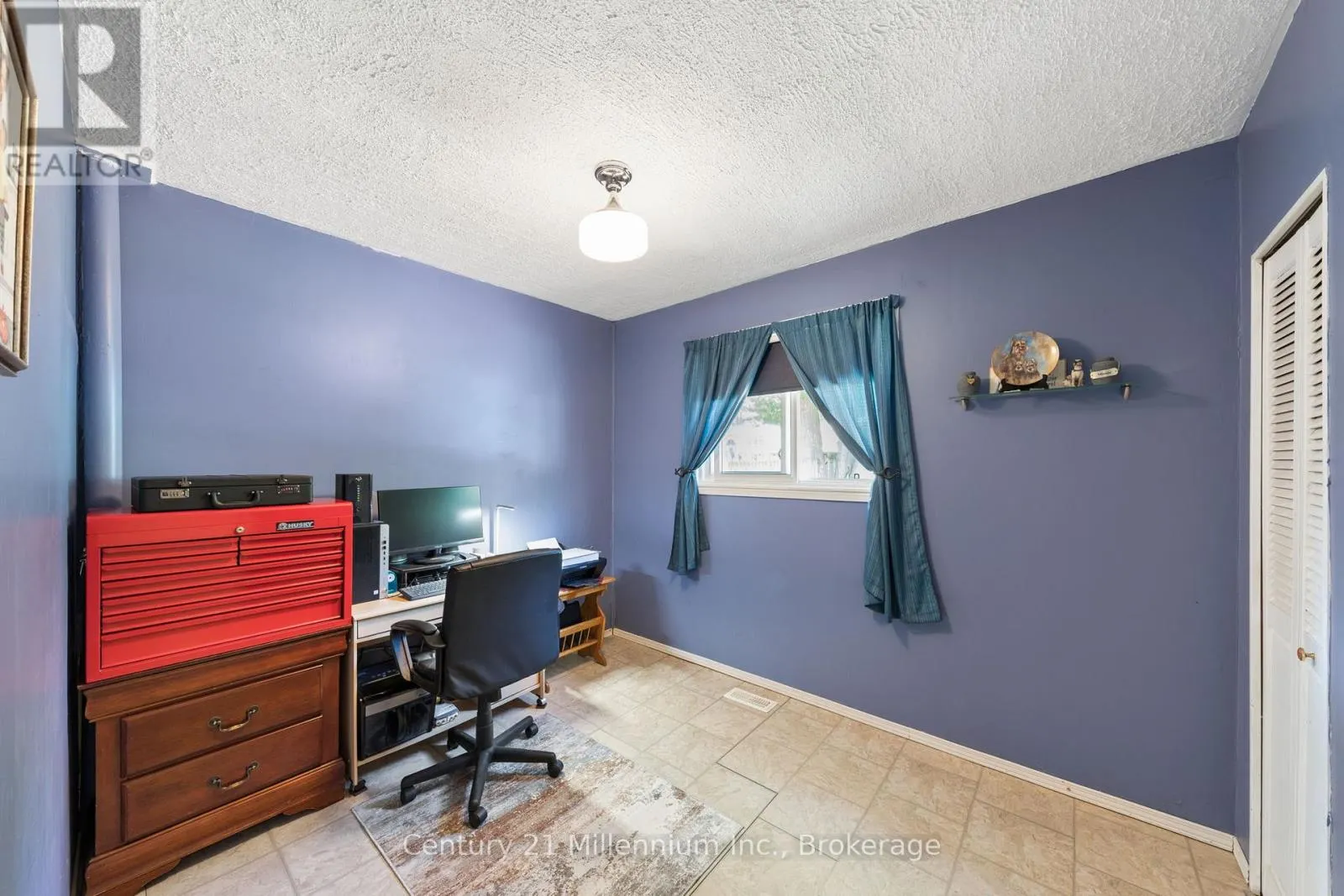 25 GLENDALE AVENUE